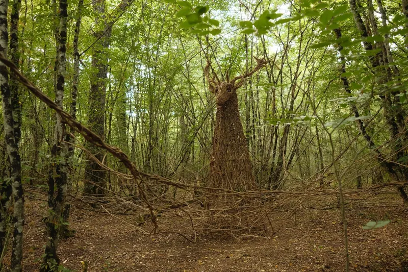The Spirit of the Forest - Installation (2022) - Wild clematis and  structure in round steel bar by Véronique Matteudi