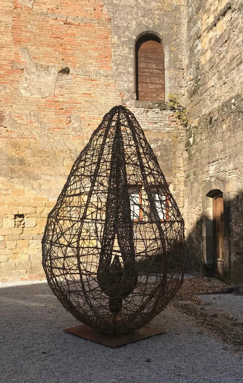 The seed - Sculpture (2018) - Wild clematis and  structure in round steel bar by Véronique Matteudi
