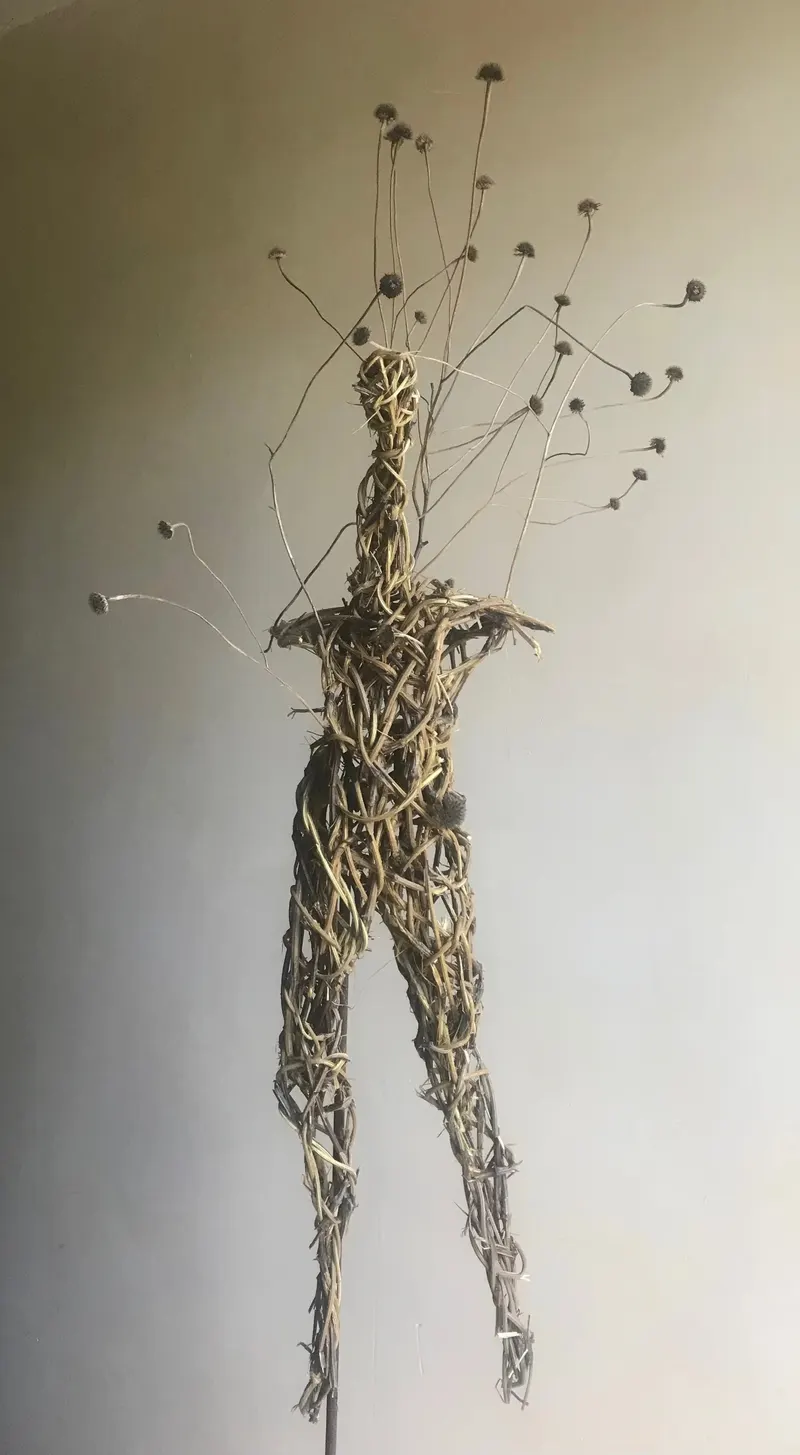 Intracorporeal deities - Sculpture (2022) - Burlap, hemp, sisal, horsehair, lichens, copper wire by Véronique Matteudi