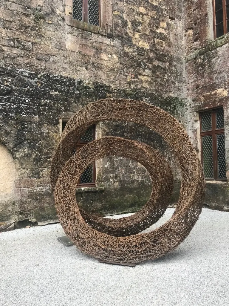 The Door of Time - Sculpture (2018) - Wild clematis and  structure in round steel bar by Véronique Matteudi